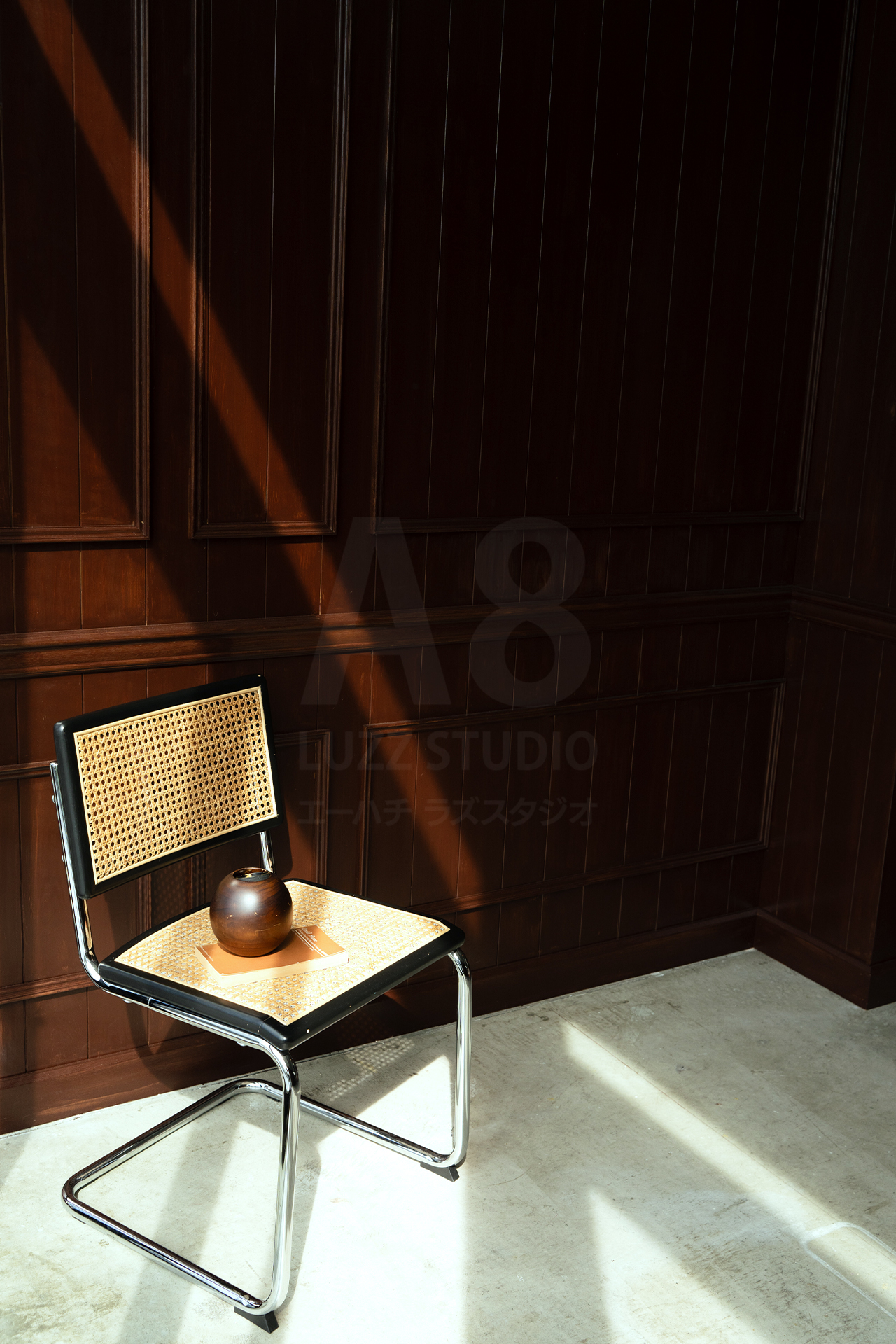 大阪南堀江の撮影スタジオ・エーハチラズスタジオの自然光写真